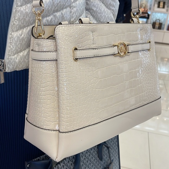 MICHAEL KORS
Reed Large Leather Belted Satchel Crossbody Handbag Center Zip Purs - Picture 10 of 16